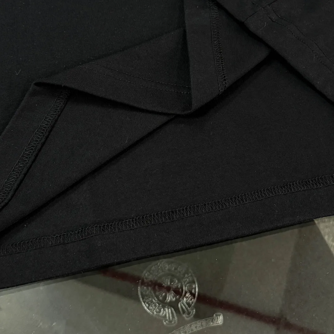P180 Chrome hearts 25 high version fabrics made of 300 grams of high-density cotton, no deformation, no shrinkage, complete with three labels, same style for men and women, process; printing + denim patch embroidery process + original metal label Color: black white khaki SIZE: S-XL